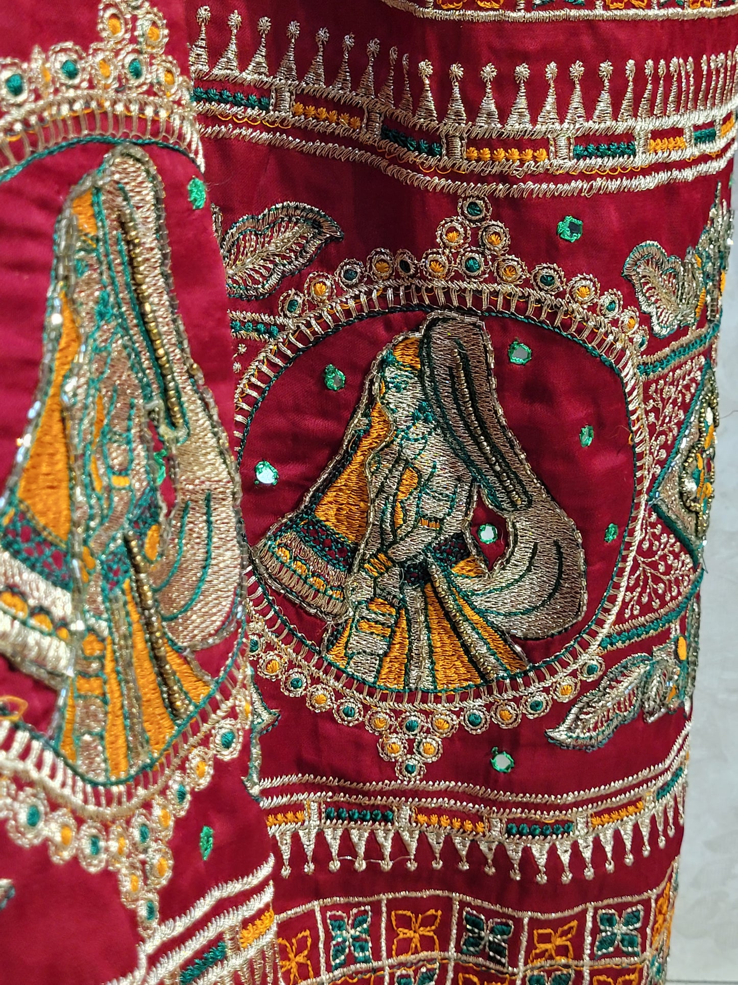 This beautiful mustard yellow silk saree with a beautiful maroon pallu that makes it stand out from the crowd. The saree features intricate cutdana, zari, and thread work that gives it a touch of elegance and class. This saree is perfect for any party, wedding, or even as a bridal wear.