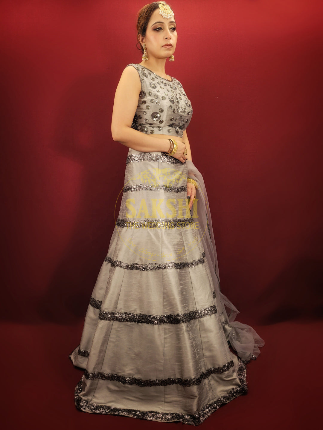 Expertly crafted with silver grey silk, this Lehenga features intricate cutdana beadwork and comes with a matching dupatta. Perfect for any party, it's sure to make you stand out with its elegant design. Elevate your style with this luxurious and timeless piece.