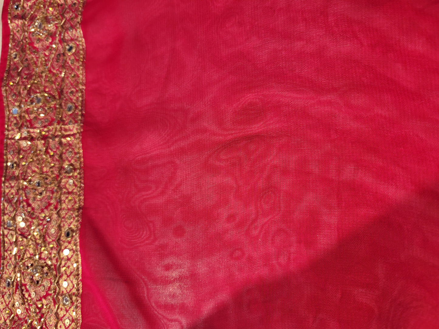 Rani Pink Georgette Banarasi (Khaddi) Bandhni Handwork Saree. Cutdana, Mirror and Sequins highlighting work. Matching unstitched blouse piece included.