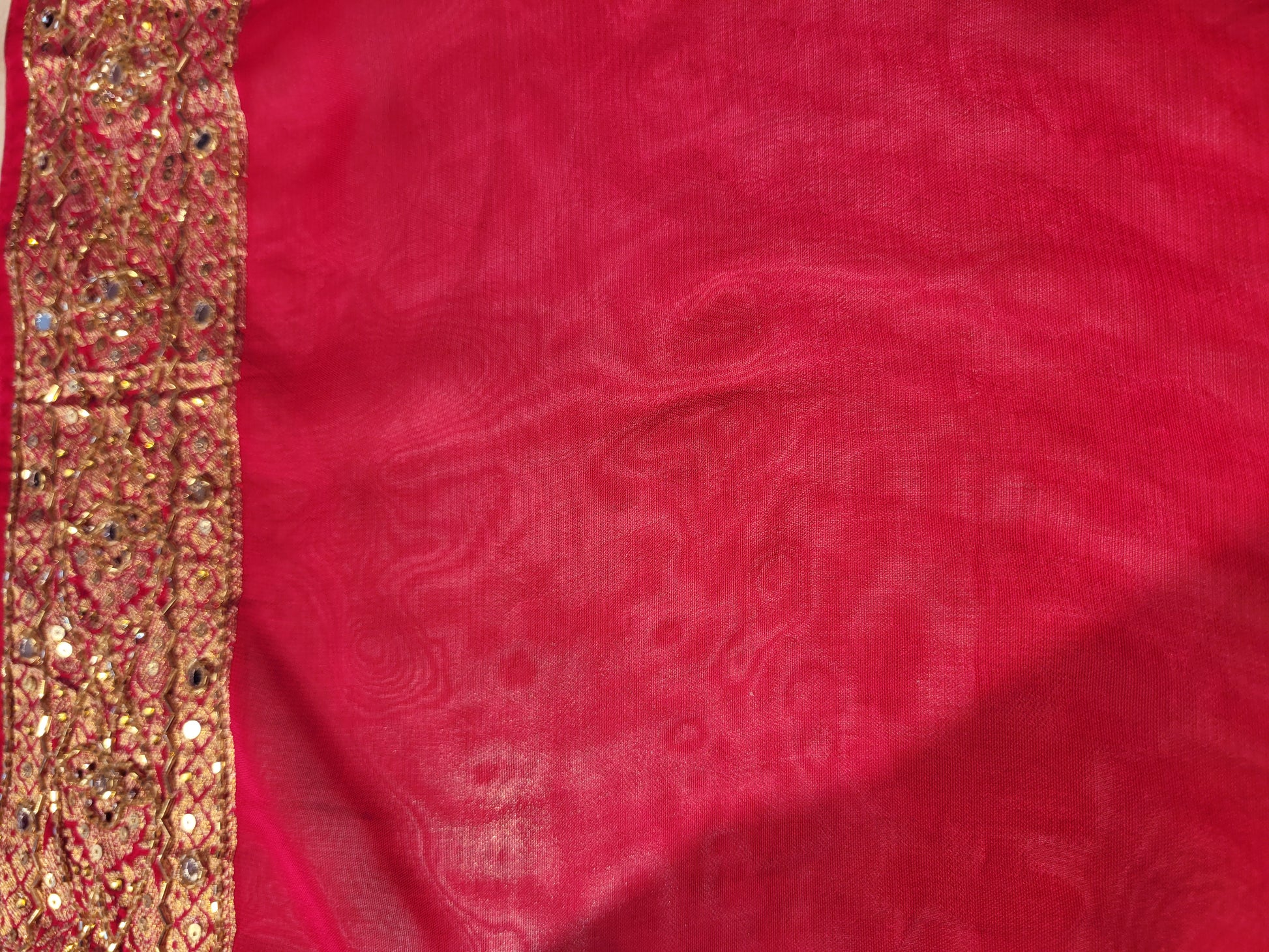 Rani Pink Georgette Banarasi (Khaddi) Bandhni Handwork Saree. Cutdana, Mirror and Sequins highlighting work. Matching unstitched blouse piece included.
