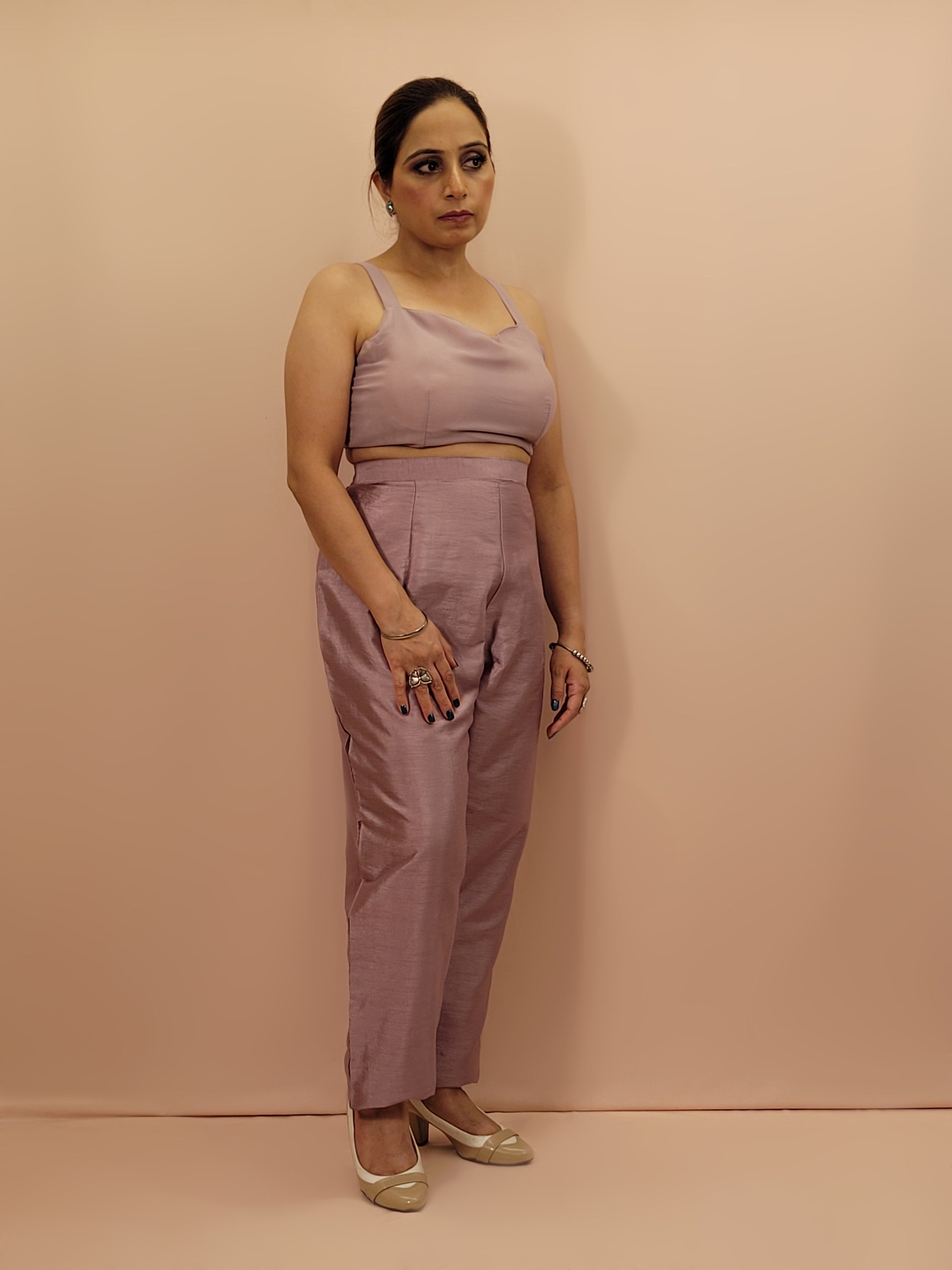 Light Onion Fusion Indo-western Dress.

Contains Silk top and matching Pants.

Matching embroidered Shrug with Resham work and Sequins.

Sophisticated party look.