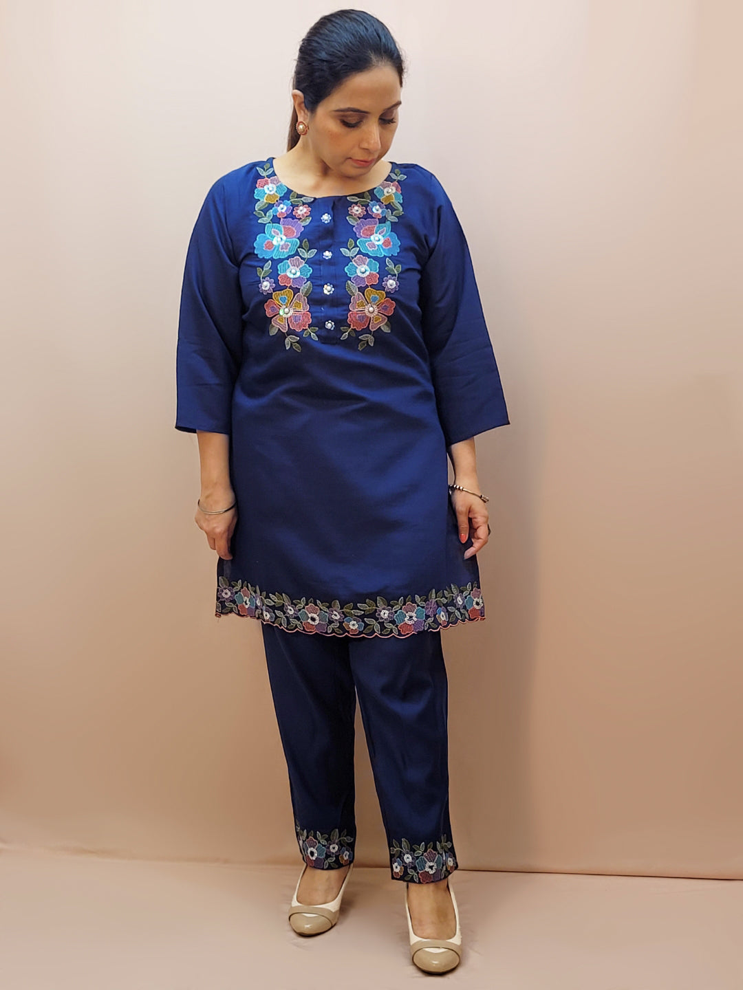 Stylish Indian Co-ord Set for festivals and light parties.. Beautiful Resham embroidery on Kurta and trouser.