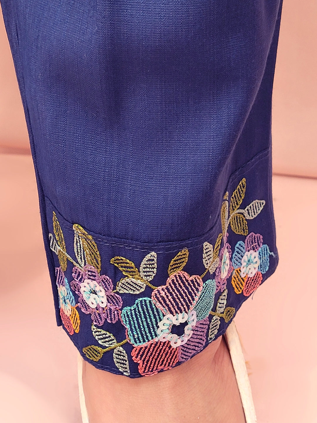 Stylish Indian Co-ord Set for festivals and light parties.. Beautiful Resham embroidery on Kurta and trouser.