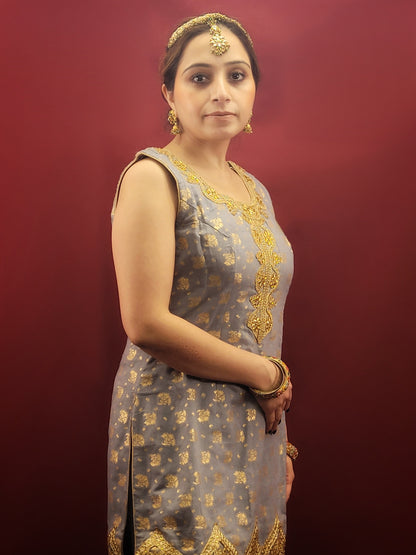 Upgrade your wardrobe with this luxurious Sharara Kameez Suit. The Light Grey Sharara Kameez showcases Banarasi and Chinnon fabrics, embellished with intricate Zari and Zarkan work. The heavy look dupatta adds to its grandeur, perfect for party wear or weddings. Elevate your style with this exclusive and sophisticated ensemble.