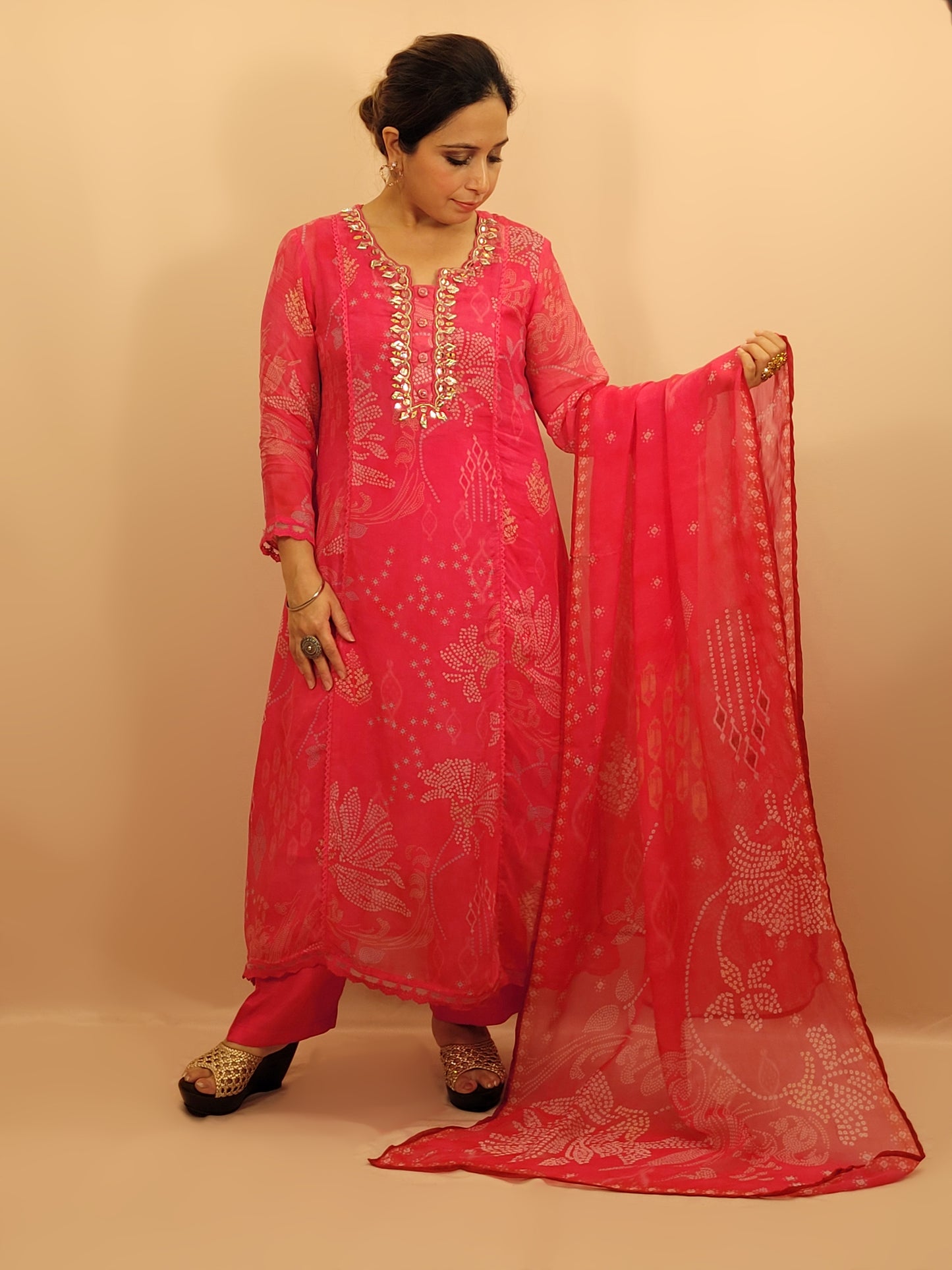 Pink Organza Kurti pant Dupatta Set. Chunri Print. Gota work on neckline.