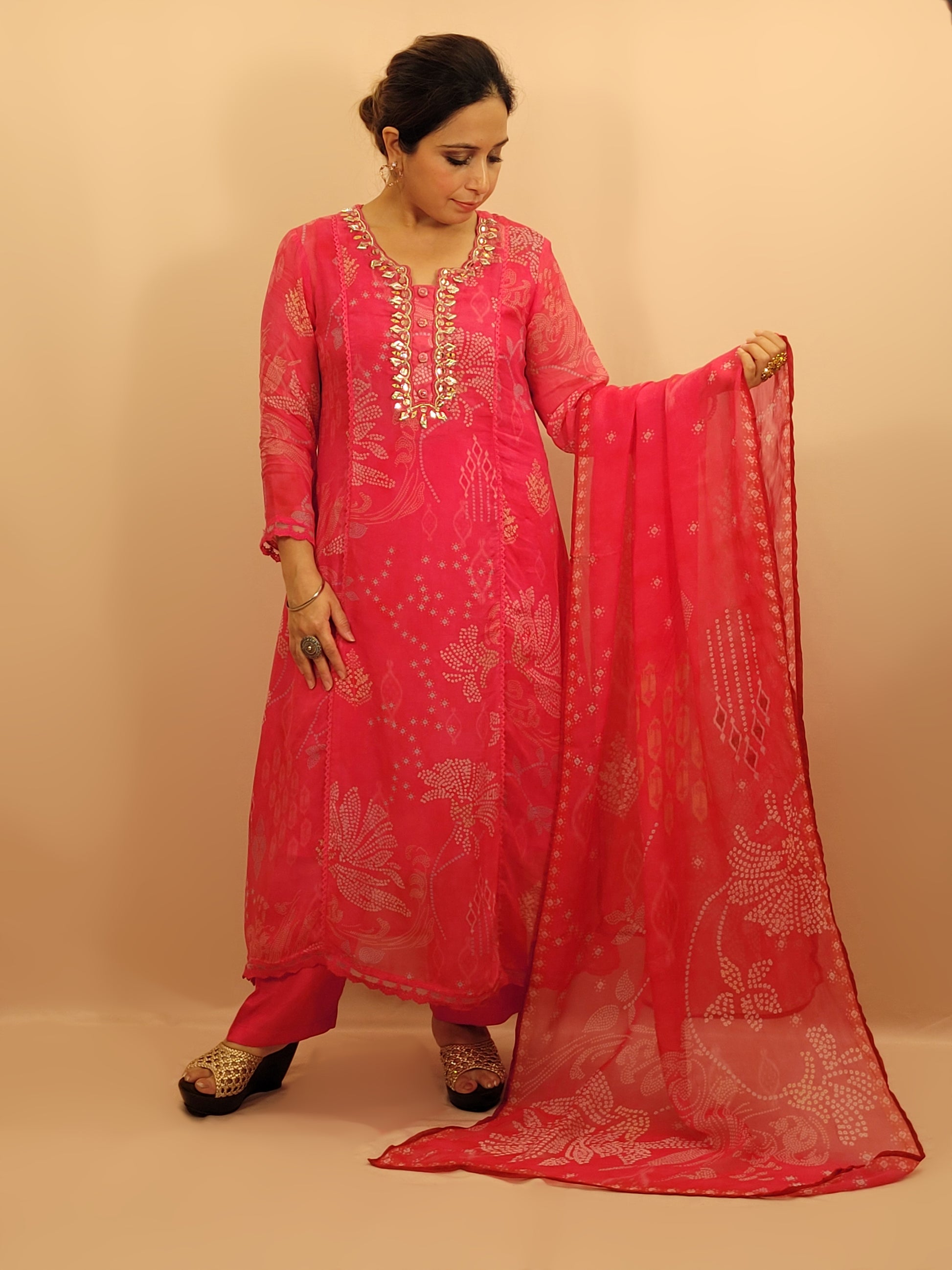 Pink Organza Kurti pant Dupatta Set. Chunri Print. Gota work on neckline.