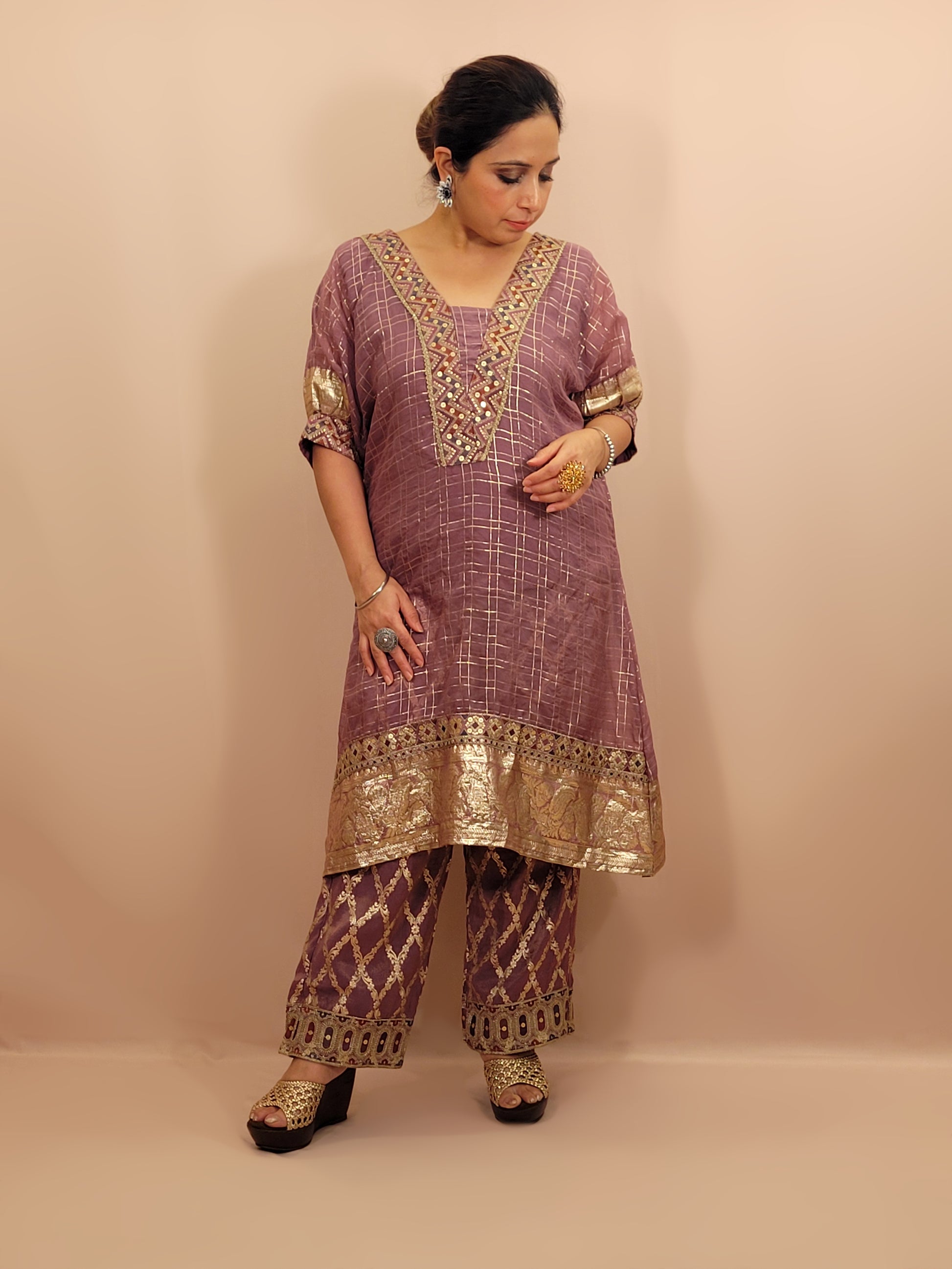 Lavender Organza Banarasi Co-ord Set. Multicolor Resham Lace on Neck and border.