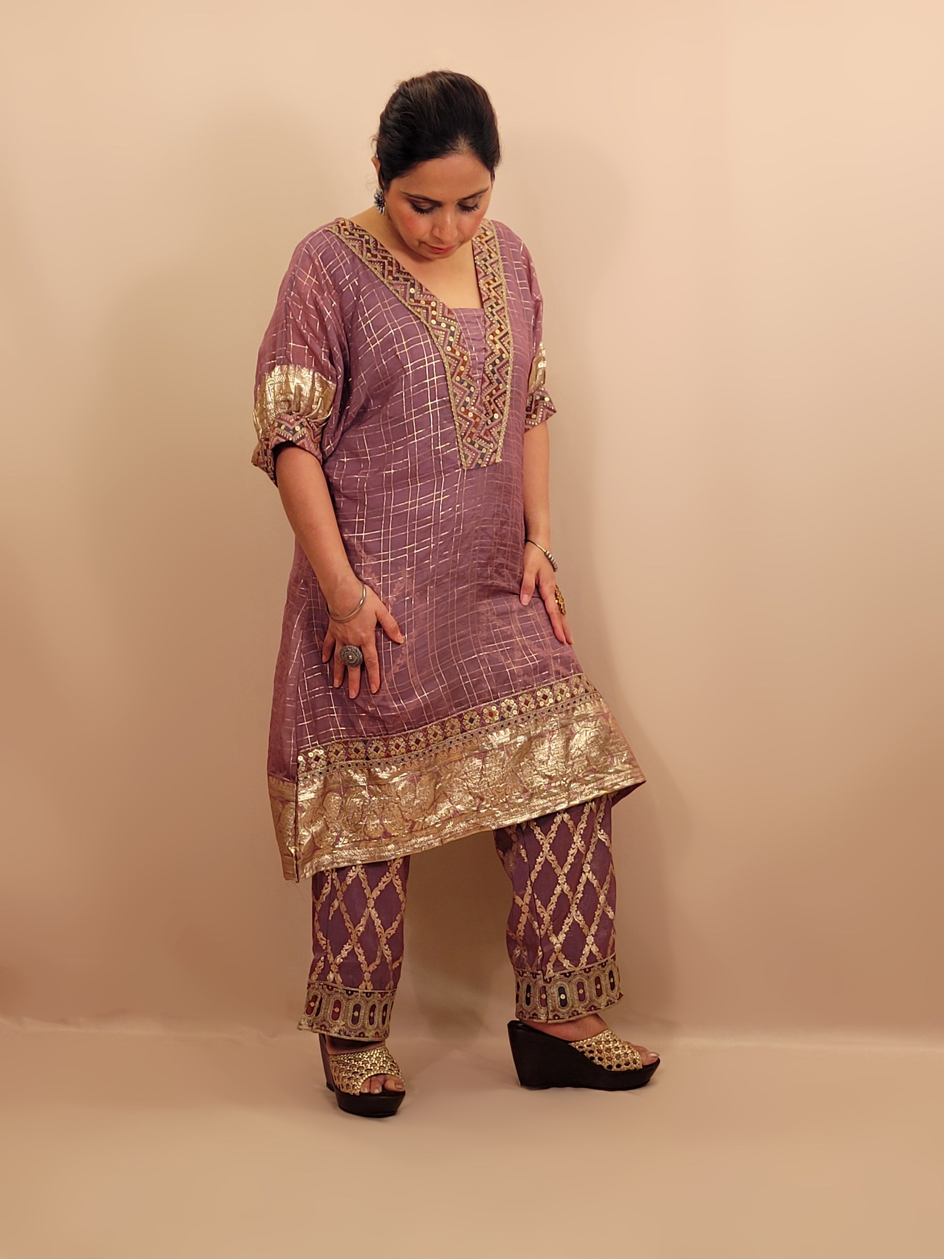 Lavender Organza Banarasi Co-ord Set. Multicolor Resham Lace on Neck and border.
