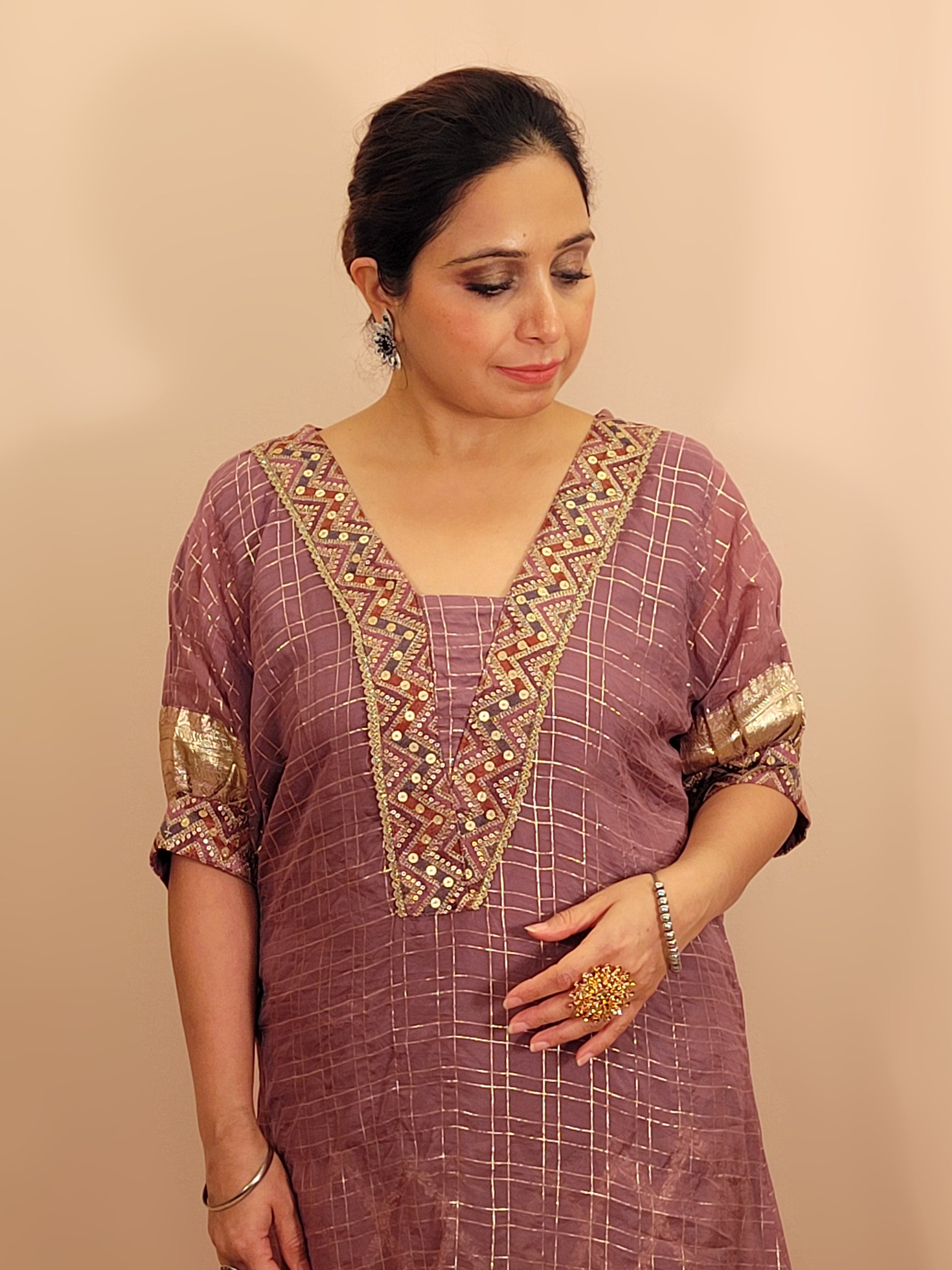 Lavender Organza Banarasi Co-ord Set. Multicolor Resham Lace on Neck and border.