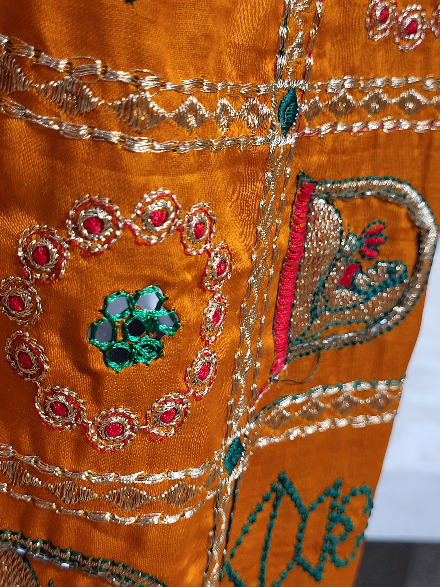 This beautiful mustard yellow silk saree with a beautiful maroon pallu that makes it stand out from the crowd. The saree features intricate cutdana, zari, and thread work that gives it a touch of elegance and class. This saree is perfect for any party, wedding, or even as a bridal wear.