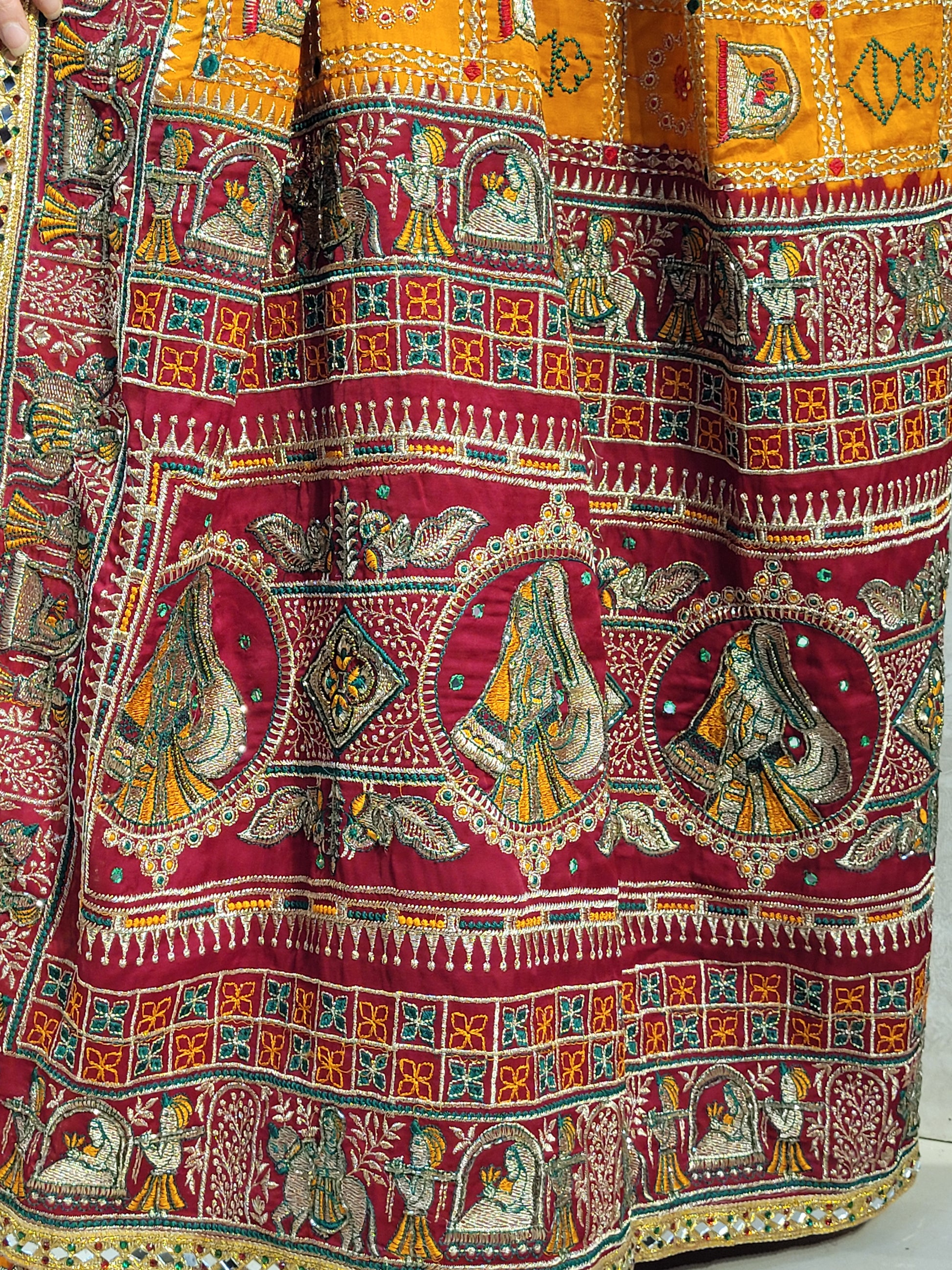 This beautiful mustard yellow silk saree with a beautiful maroon pallu that makes it stand out from the crowd. The saree features intricate cutdana, zari, and thread work that gives it a touch of elegance and class. This saree is perfect for any party, wedding, or even as a bridal wear.